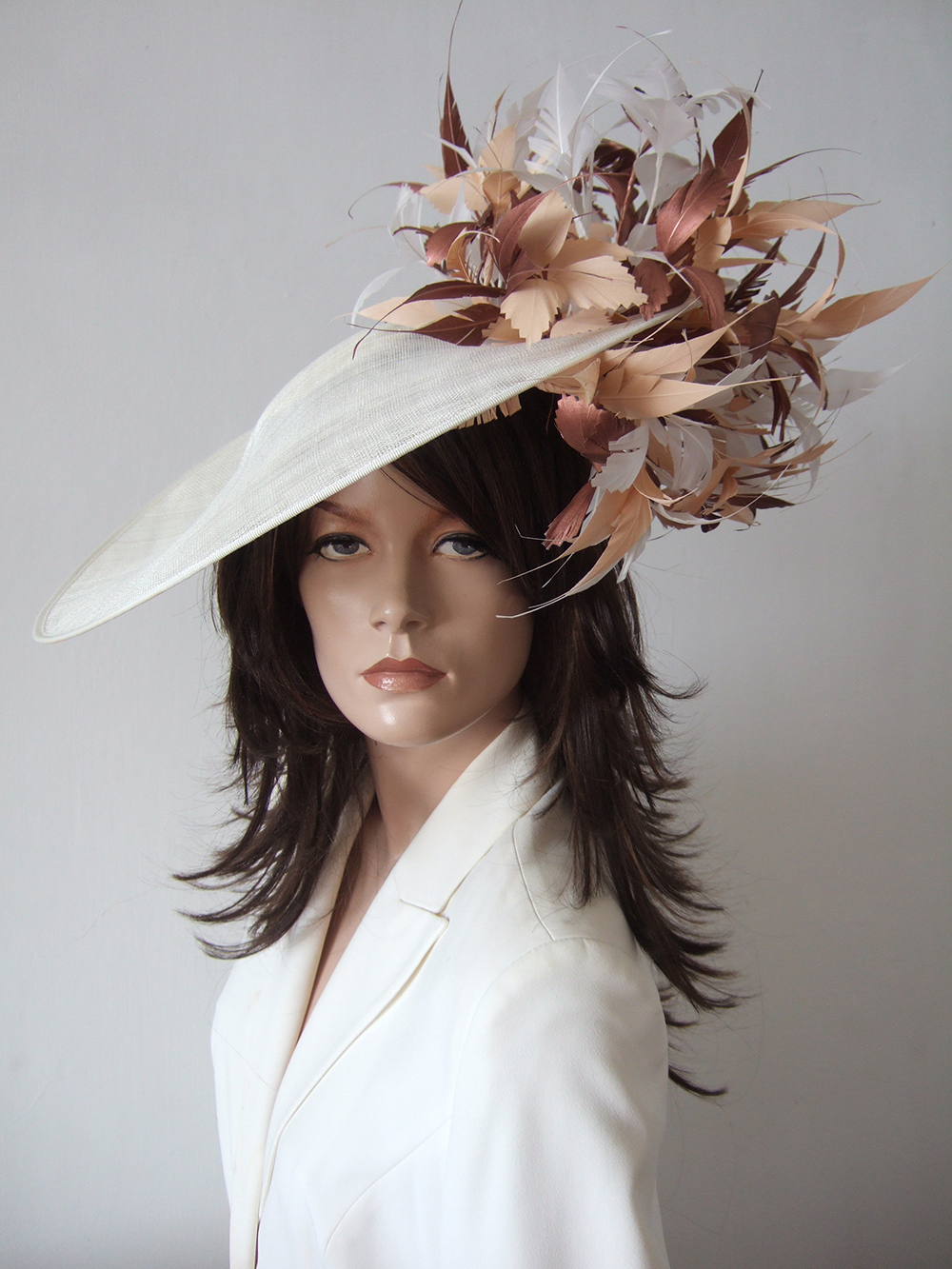 Designer Hats for Hire London. Hostie Hats 2026. Hostie Hats Deauville Dish Hat. Mother of the Bride Hats 2026. Hats for Wedding Guests UK. Best Royal Ascot Hats 2026. Designer Hat for Hire 2026. Wedding Hats for Hire UK 2026. Big Ivory Hats for the Races. Ivory Colour Mother of the Bride Hat Hire 2026. Big Feather Wedding Guest Hats.
