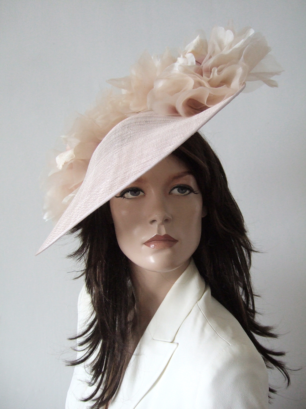 Designer Hats for Hire London. Royal Ascot Hat Rental 2026. Designer Royal Ascot Hats. Hats for Wedding Guests UK. Best Royal Ascot Hats 2026. Designer Hats for Hire 2026. Hats to wear with a Nude Pink dress. Wedding Hats for Hire UK 2026. Formal Hats for the Races. Nude Pink Mother of the Bride Hat Hire 2026.