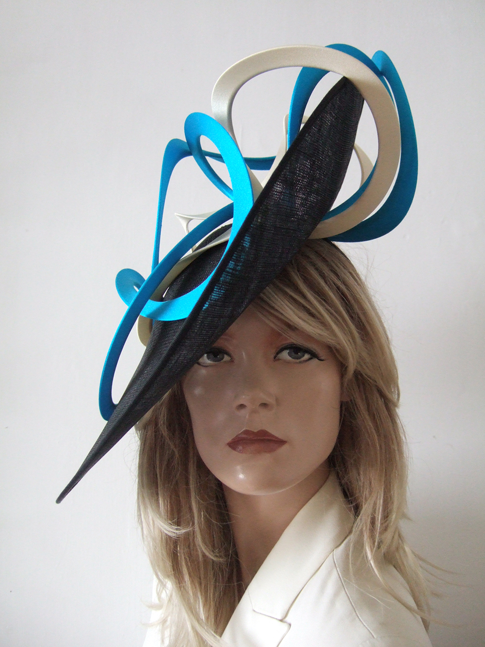 Wedding Guest Hats for Hire near London. Royal Ascot Hat Rental 2026. Hats for Royal Ascot 2026. Hire Hats for Wedding Guests UK. Best Royal Ascot Hats 2026. Fashionable Hats for Hire 2026. Amazing Royal Ascot Hats 2026. Big Royal Ascot Hats. Hats to wear with a Azure Blue dress. Formal Wedding Hats for Hire UK 2026. Amazing Hats for the Races 2026. Fashionable Mother of the Bride Hats for Hire 2026.