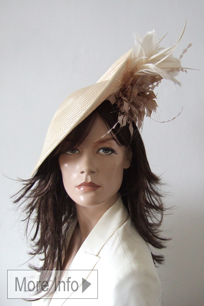 Nude Coloured Hatinators. Nude Fascinators for the Races. Cream Nude Royal Ascot Hats 2026. Nude Colour Hats for Royal Ascot races 2026. Royal Ascot Hat Hire. Hat Hire for Royal Ascot. Best hats for Royal Ascot. Headpieces for Hire for Royal Ascot. Cream Colour Summer Wedding Guest Fascinators 2026.