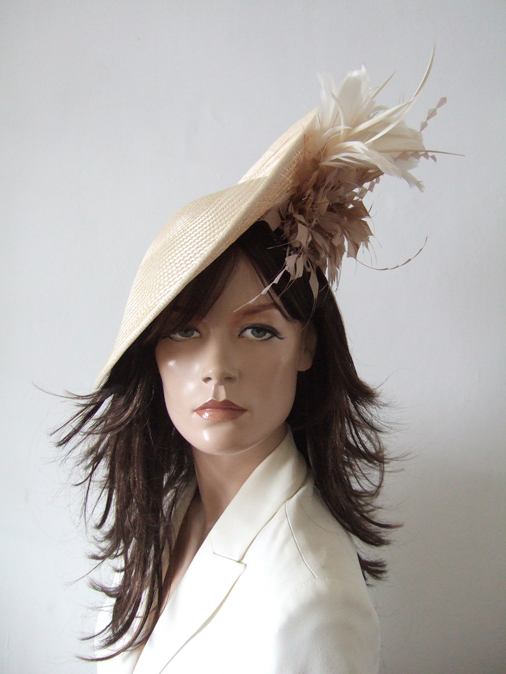 Saucer Style Hats for Hire UK. Hats for Summer Wedding Guests UK. Nude Royal Ascot Hats 2026. Designer Hats for Hire 2026. Wedding Hats for Hire UK 2026. Nude Hats for Royal Ascot 2026. Cream Mother of the Bride Saucer Hats 2026. Mother of the Groom Hats 2026. Mother of the Bride Hat Hire 2026. Summer Wedding Fascinators 2026. Best Designer Hats 2026.