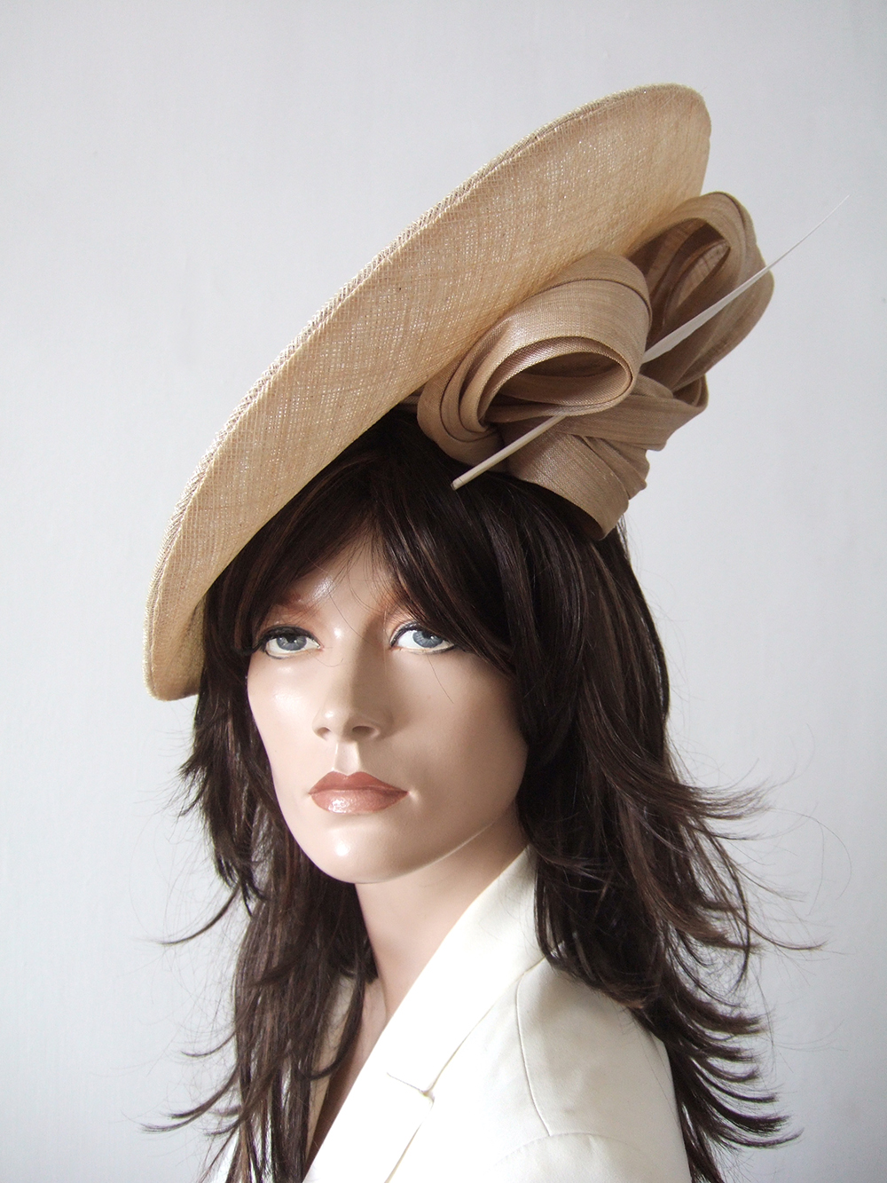 Light Gold Hat for Royal Ascot 2026. Royal Ascot Hat Rental 2026. Hat Hire Berkshire. Amazing Royal Ascot Hats 2026. Ladies Hats for Hire 2026. Nude Colour Mother of the Bride Hats 2026. Hats for Cheltenham Races 2027. Royal Ascot Hat Rental. Formal Wedding Hats for Hire UK 2026. Designer Occasion Hats 2026.